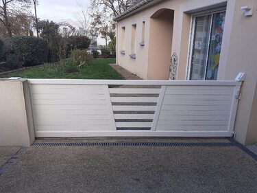 Portail coulissant visuel 4