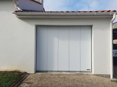 Porte de garage latérale HST HORMANN blanc rainures L sandgrain ANGEBEAU